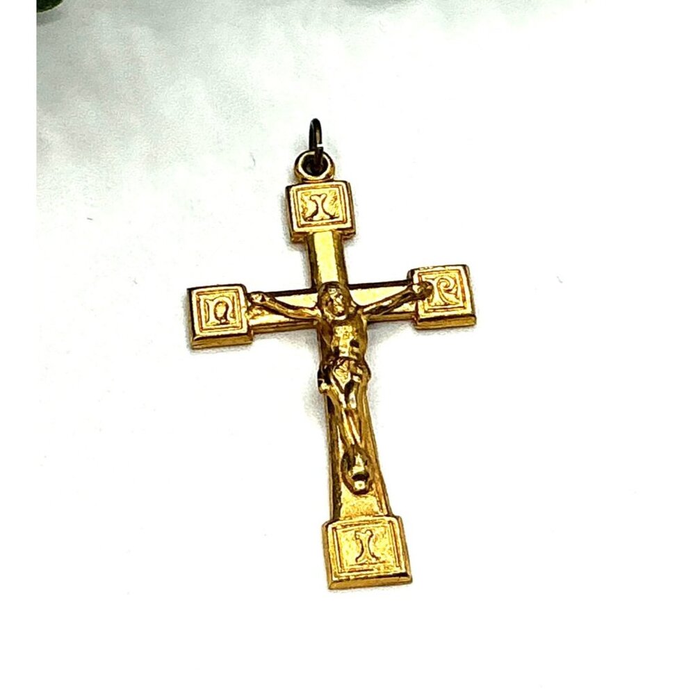 Gold Tone Crucifix Pendant With Detailed Jesus Figure and Engraved Accents
